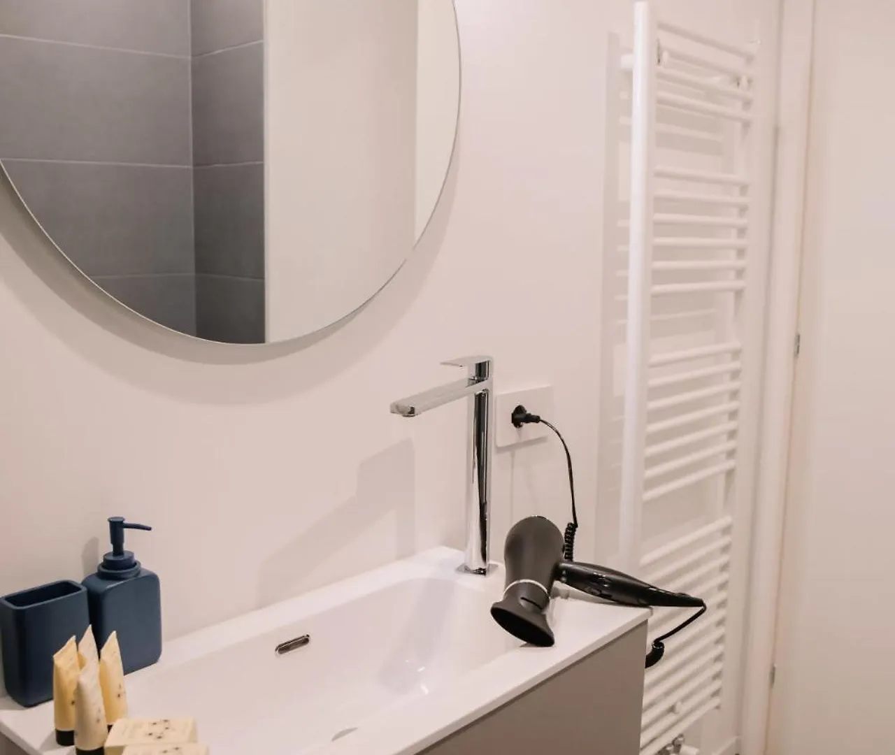 Elegant Beige Apartment - 5 Minutes From The Lake Como