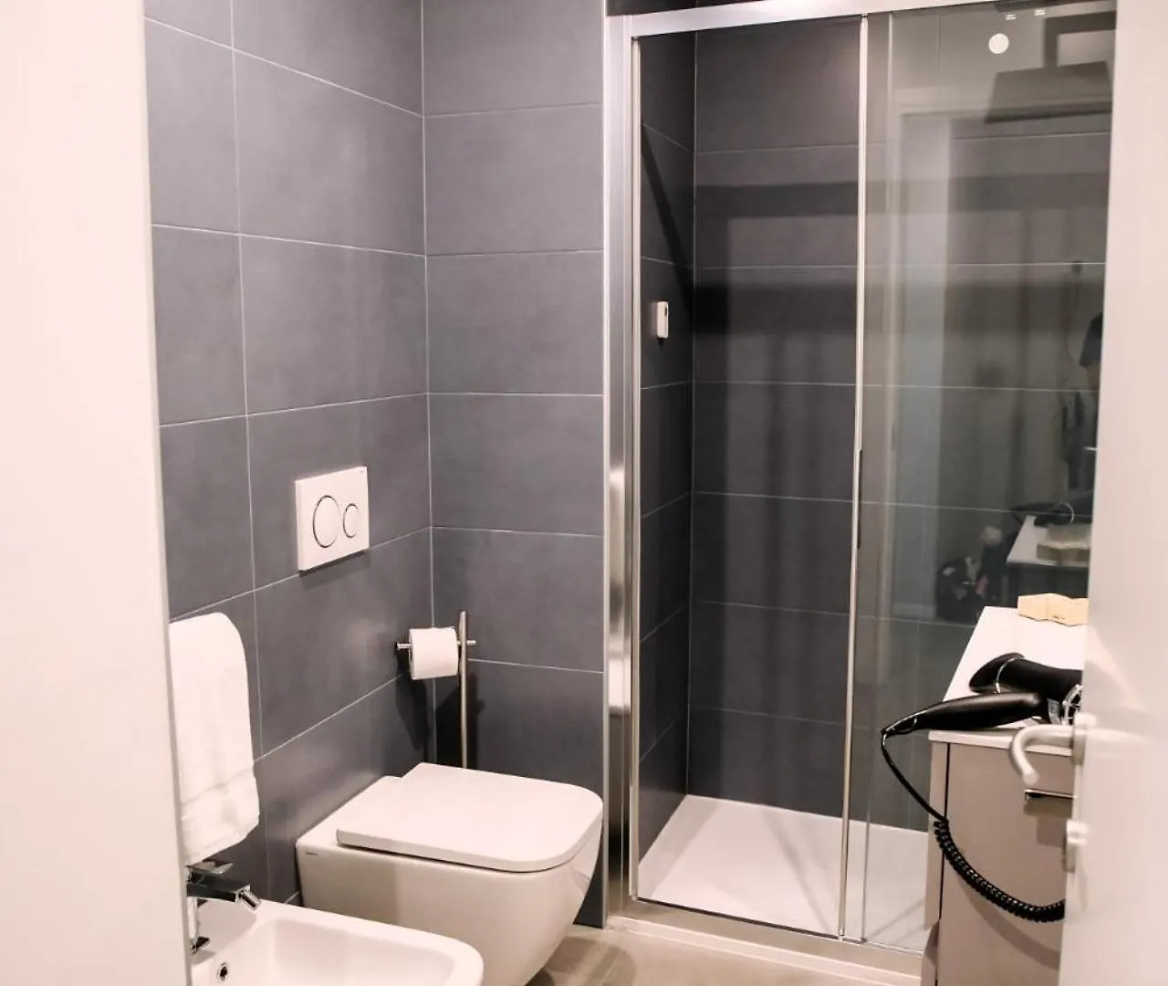 Elegant Beige Apartment - 5 Minutes From The Lake Como
