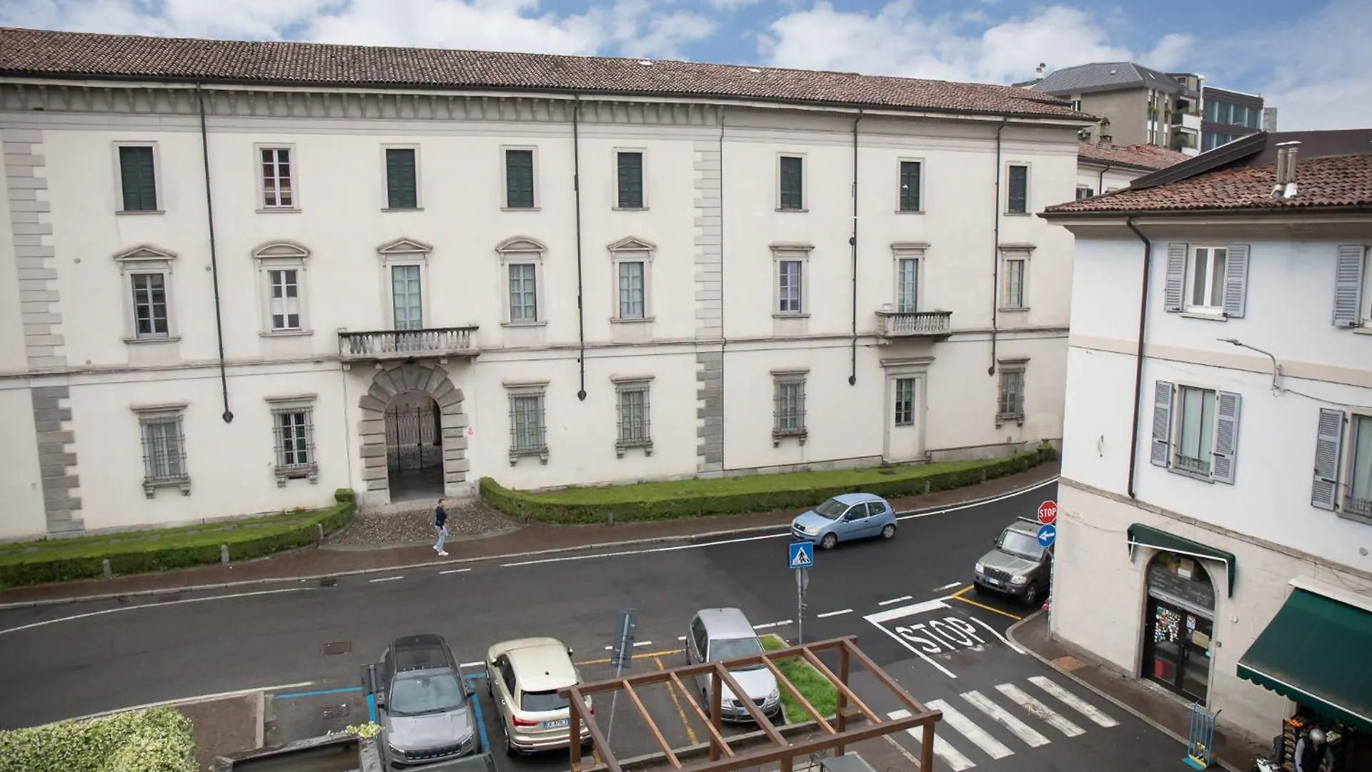 Elegant Beige Apartment - 5 Minutes From The Lake Como