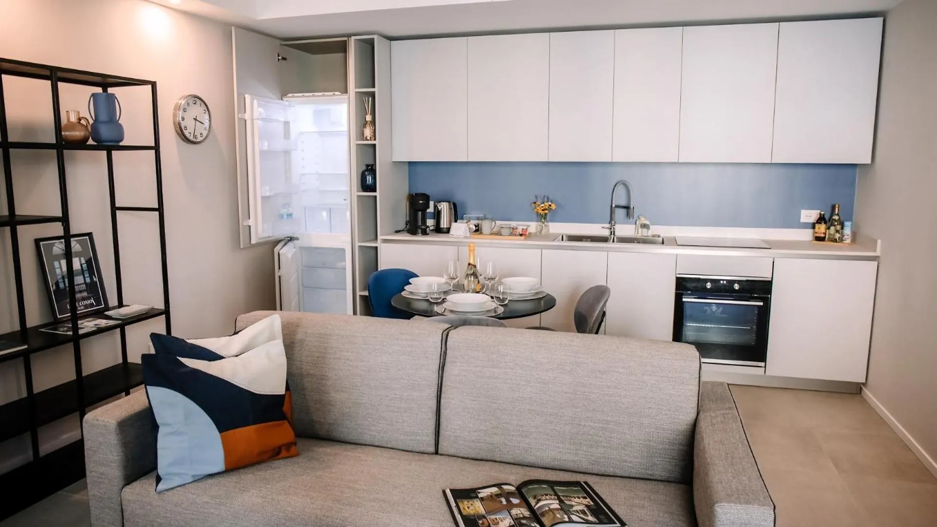 Elegant Beige Apartment - 5 Minutes From The Lake Como 0*,  İtalya