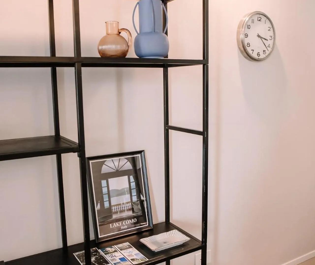 Elegant Beige Apartment - 5 Minutes From The Lake Como