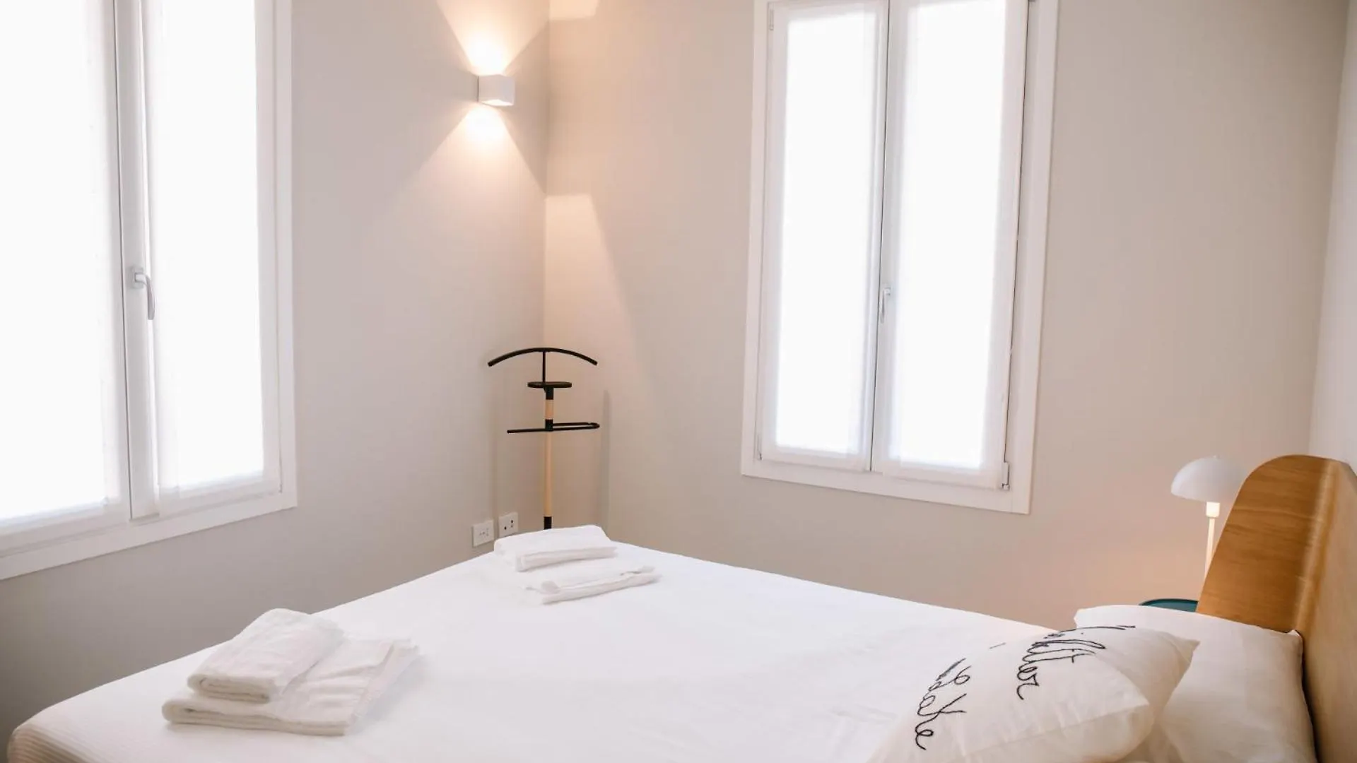 Elegant Beige Apartment - 5 Minutes From The Lake Como