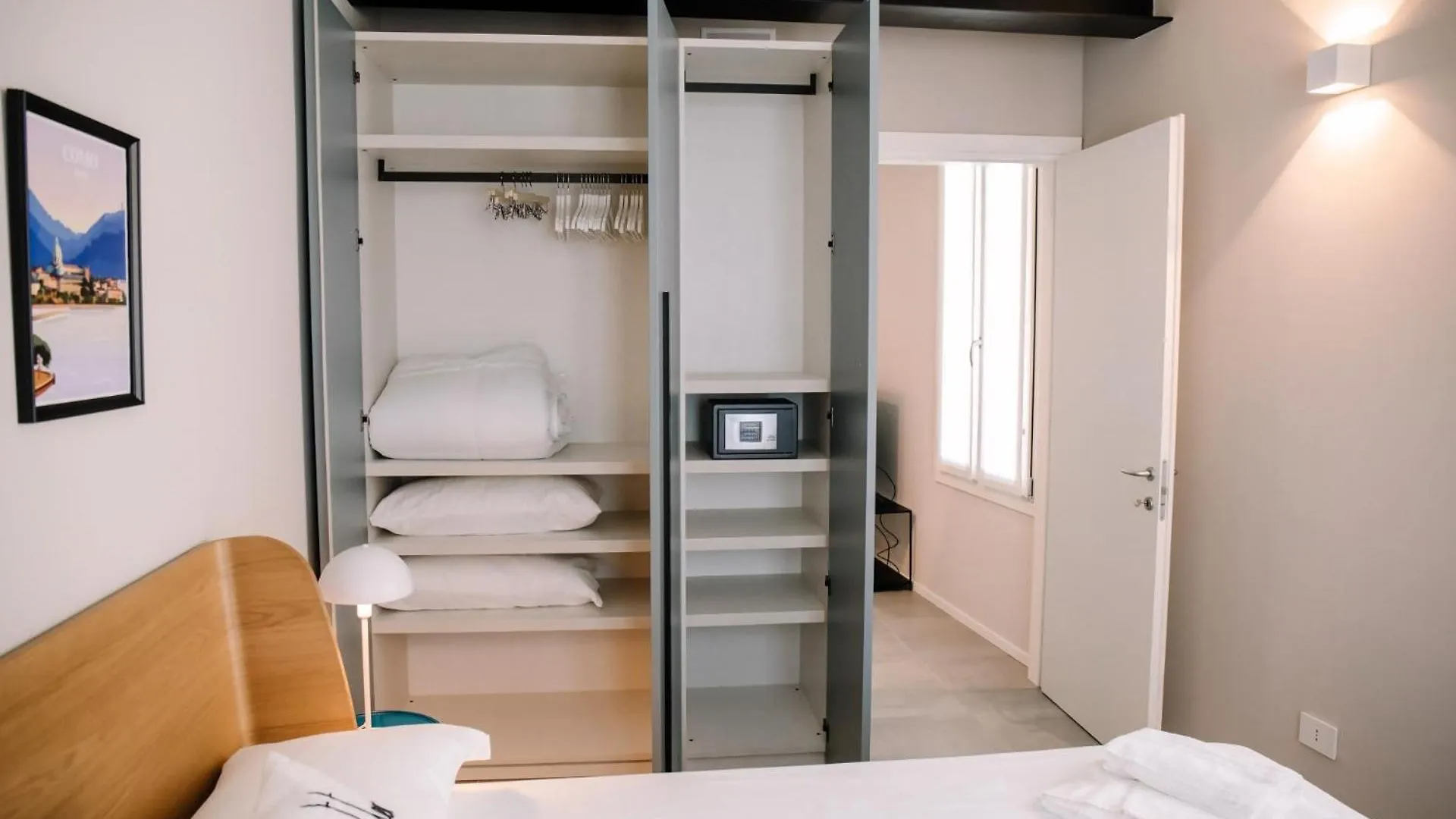 Elegant Beige Apartment - 5 Minutes From The Lake Como