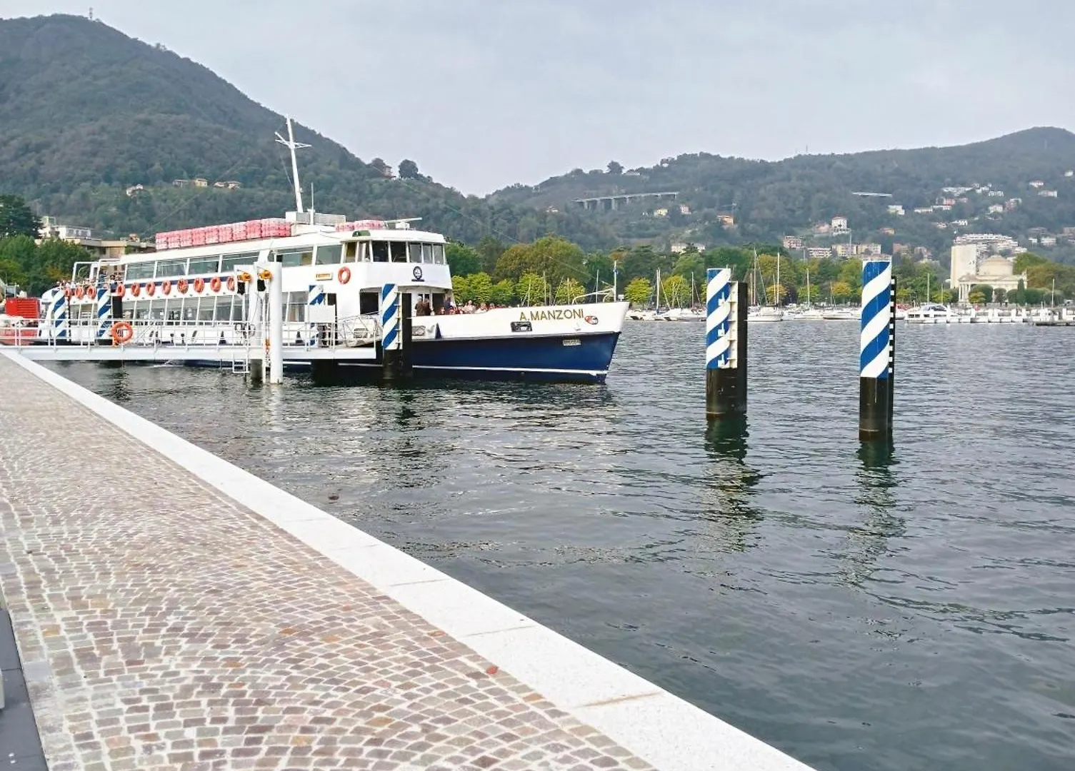 Elegant Beige Apartment - 5 Minutes From The Lake Como